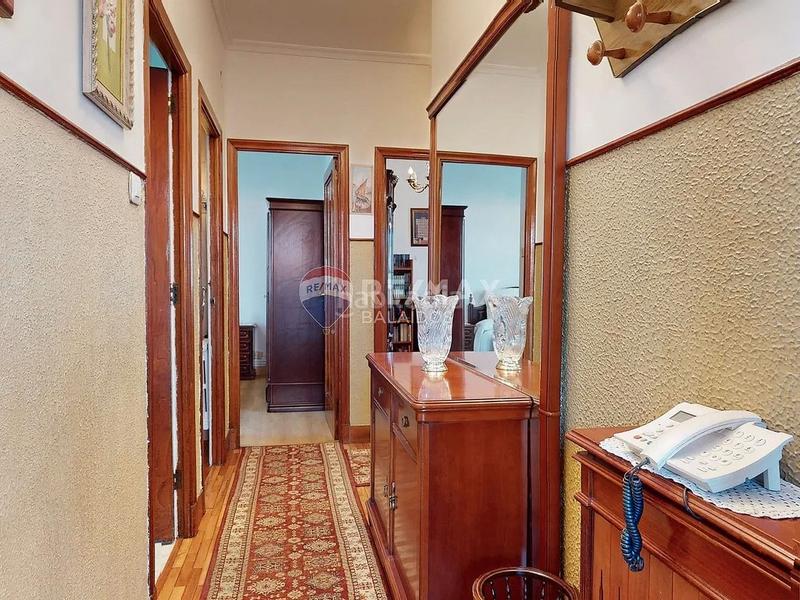 Foto 995c5739-ae75-4770-a866-800207c93038. Casa aparellada amb calefacció aparcament a Comesaña - Matamá Vigo