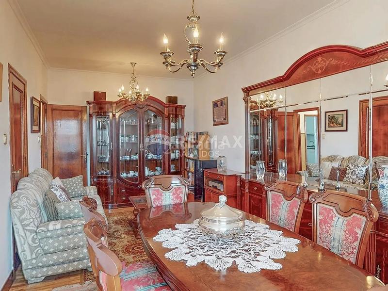 Foto a798c59d-306c-4852-8cbf-7a8a8660bd40. Casa aparellada amb calefacció aparcament a Comesaña - Matamá Vigo