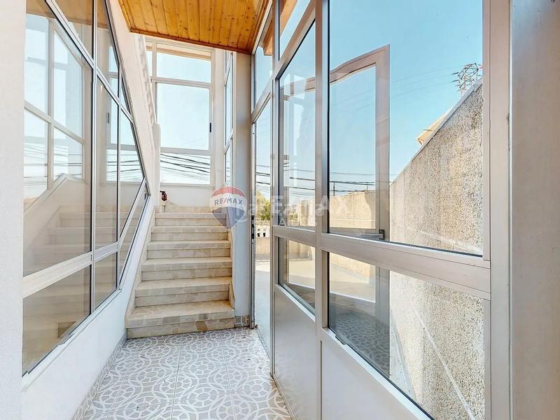 Foto a8316730-d18d-4c9d-a8ef-75abcf4e3601. Casa aparellada amb calefacció aparcament a Comesaña - Matamá Vigo