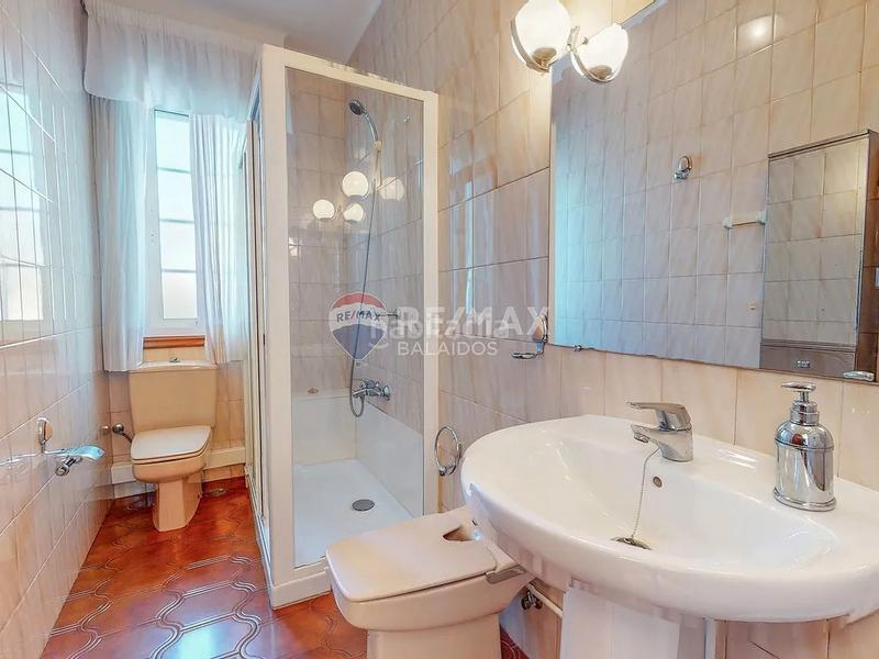 Foto af7a6b02-be8a-4189-8446-2a136369bb45. Casa aparellada amb calefacció aparcament a Comesaña - Matamá Vigo