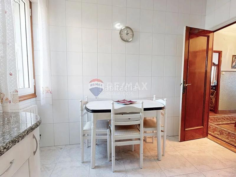 Foto e42e3450-2dbd-4bd5-aa67-f450508d26e9. Casa aparellada amb calefacció aparcament a Comesaña - Matamá Vigo
