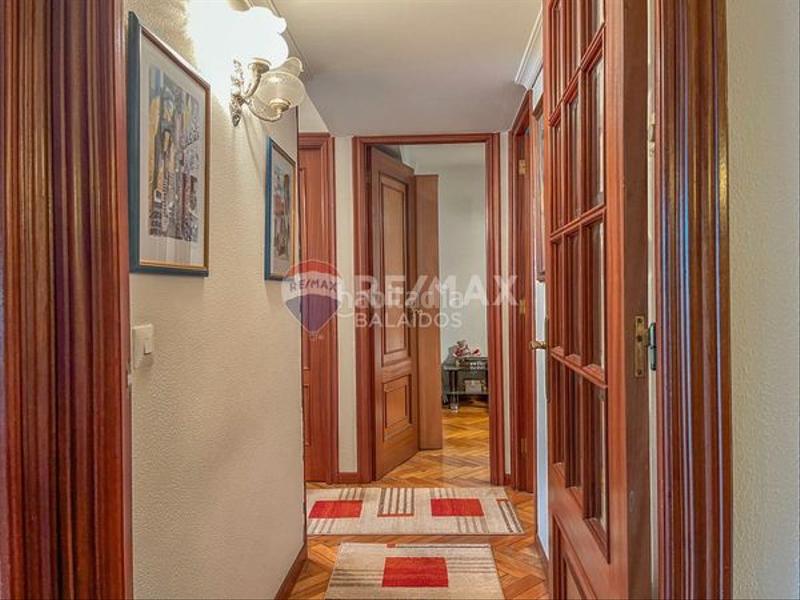 Foto fe8d9b02-1425-4a0a-9481-44f6d7f72e49. Piso en avenida do alcalde portanet 28 muy cerca del parque de castrelos en Vigo