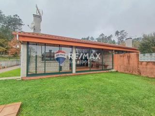 Chalet in Ganade 2. Para entrar a vivir con jardín y piscina