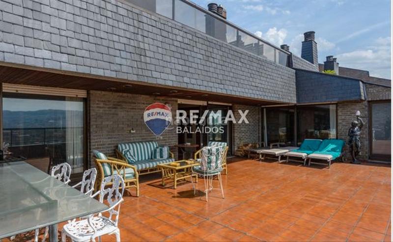 Foto b6f7e8ca-5f1f-4151-9260-50ea6697ead1. Duplex avec cheminée chauffage parking piscine dans Vigo