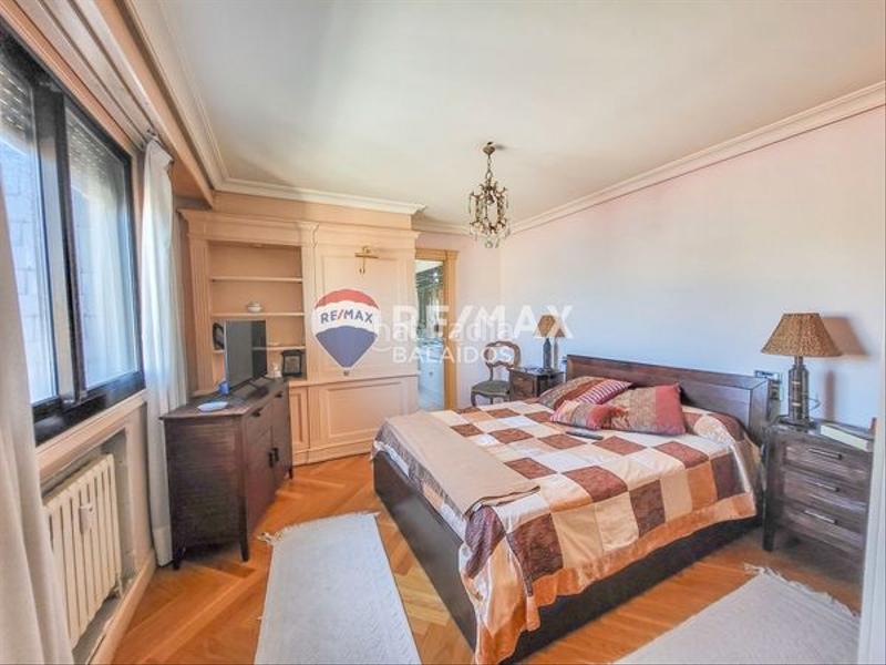 Foto f4d53796-f7f9-4df4-83de-f0458f7aca46. Duplex avec cheminée chauffage parking piscine dans Vigo