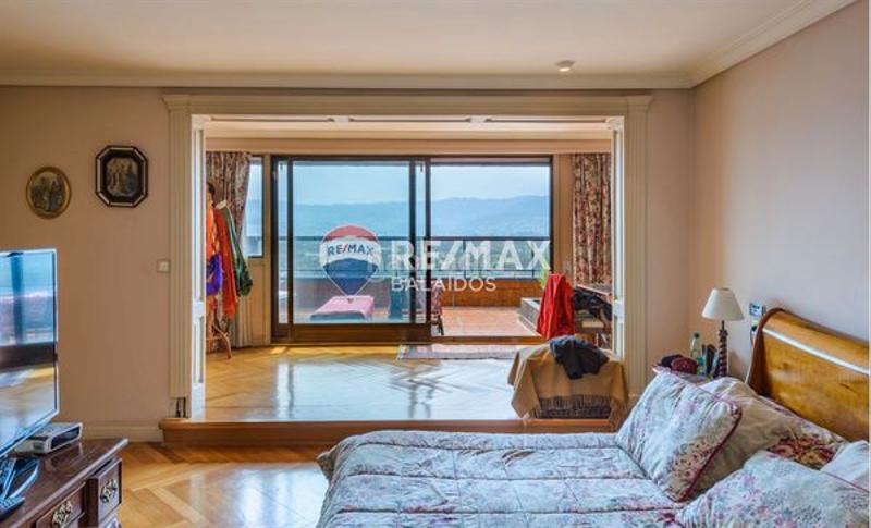 Foto f81a6a85-1dda-4c46-b68b-7b847d1157fc. Duplex avec cheminée chauffage parking piscine dans Vigo