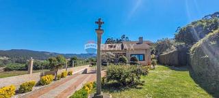 Xalet  Camiño das sapeiras. A pocos minutos de la playa..casa impecable con jardín y piscina