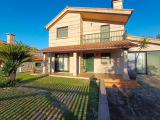 Maison à Lugar a lenguda 34. Chalets en impecable estado +jardín+ piscina