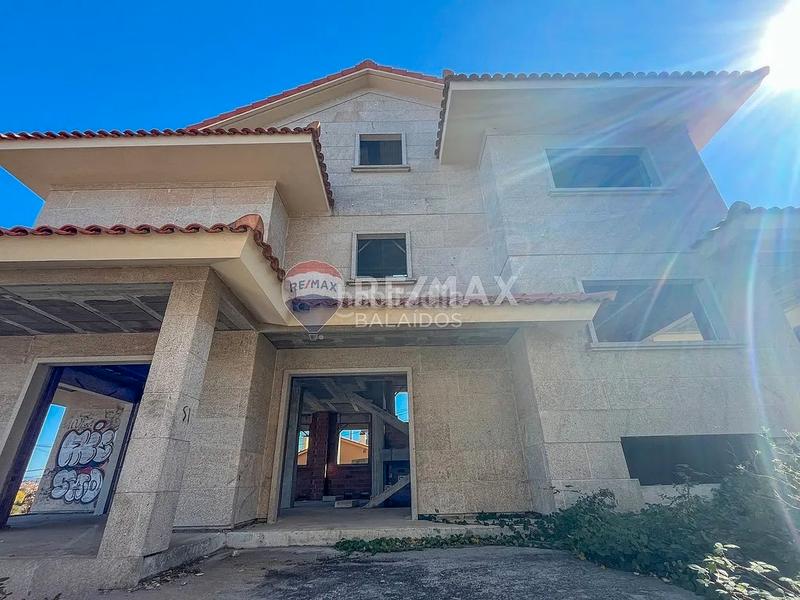 Foto b04cc73f-e8e1-4b67-8a52-11a1129c0088. Chalet avec parking dans Coruxo - Oia - Saiáns Vigo