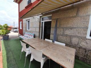 Casa  Carretera do portal. Muy cerca del cunqueiro..casa con tres viviendas independientes