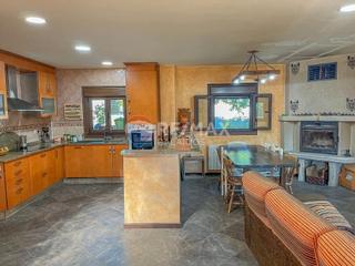 Chalet  Lugar o correlo. Totalmente reformada..muy buenas calidades