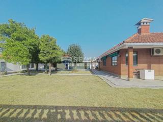 Xalet a Tomiño. Casa+nave+piscina climatizada+gimnacio+jardín+pista de tenis.