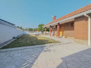 Haus in Tomiño. Casa+nave+piscina climatizada+gimnacio+jardín+pista de tenis.