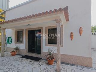 Maison à Tomiño. Casa+nave+piscina climatizada+gimnacio+jardín+pista de tenis.