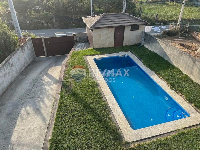 Foto 25ac2ab3-d4e9-421e-8b5b-b9f13dea10f6. Chalet avec chauffage parking piscine dans Valadares - Beade Vigo