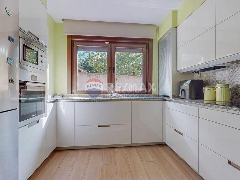 Foto 3b5dd19e-9bb4-4e40-ba37-253c986e941e. Chalet avec chauffage parking piscine dans Valadares - Beade Vigo