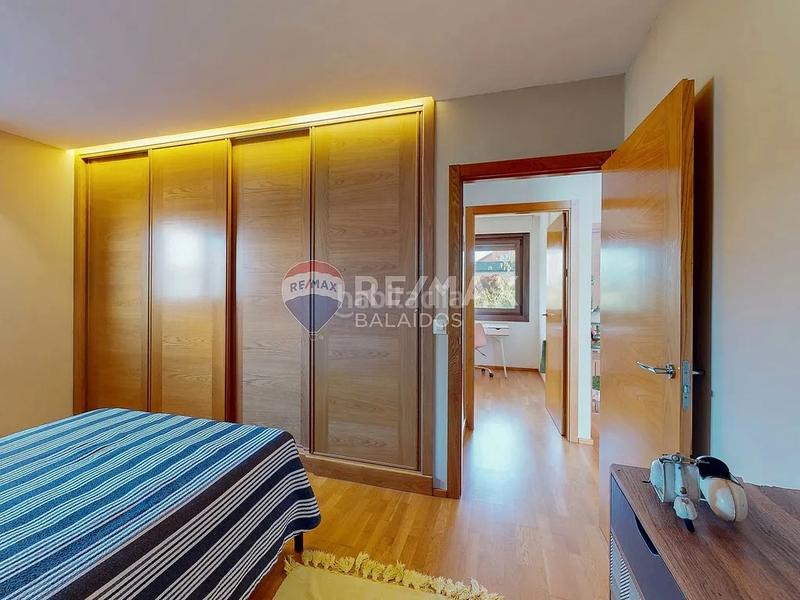 Foto f076febd-47b7-444f-9cf1-68fd18ba2db7. Chalet avec chauffage parking piscine dans Valadares - Beade Vigo