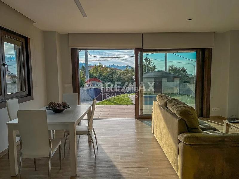 Foto 0fede7ea-dadb-4dd7-aa57-791243cc2344. Chalet con riscaldamento parcheggio piscina in Valadares - Beade Vigo