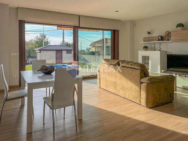 Foto 2b96a02d-a61e-4c8a-b01b-df44b8ce2988. Chalet avec chauffage parking piscine dans Valadares - Beade Vigo