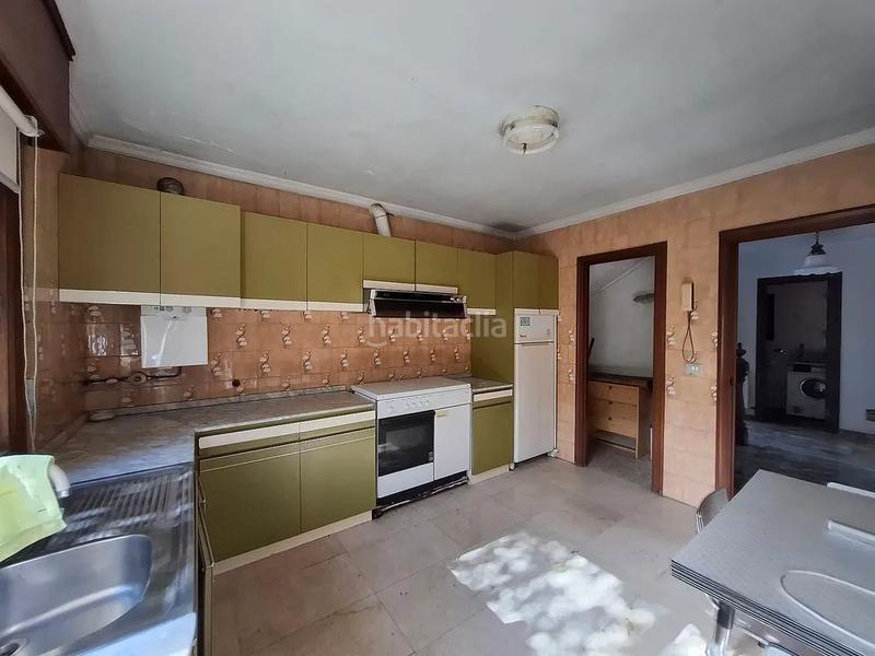 Foto 0479343d-9063-450e-b391-1f87d9de207a. Casa aparellada amb aparcament a Valadares - Beade Vigo