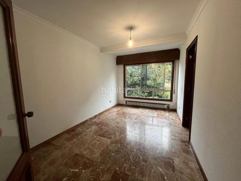 Foto 0a10cc2d-17c9-4486-a636-68b0ae5613ca. Casa aparellada amb aparcament a Valadares - Beade Vigo