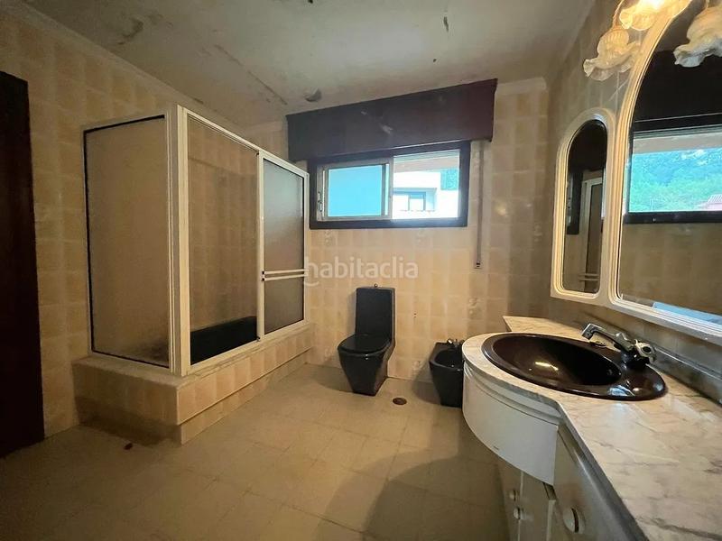 Foto 0c7ebe50-9678-49b6-b790-54d0caf36b81. Casa aparellada amb aparcament a Valadares - Beade Vigo