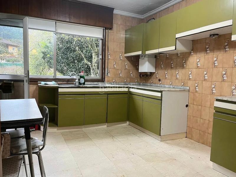 Foto 49fdb9f7-3d40-4019-a569-c54c73370b9f. Casa aparellada amb aparcament a Valadares - Beade Vigo
