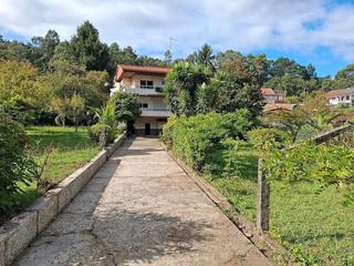 Casa adosada en Valadares - Beade