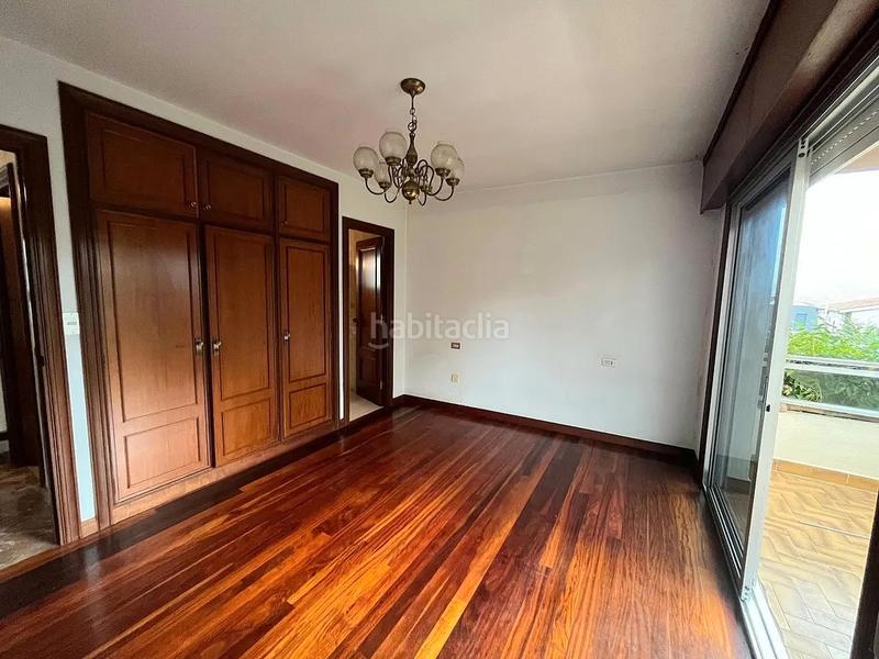 Foto 78f5ab43-3645-4be4-b485-09b6347e535a. Casa aparellada amb aparcament a Valadares - Beade Vigo