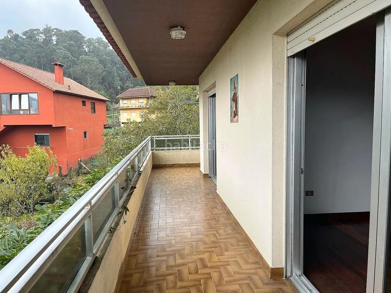 Foto dff51c3f-710b-49d9-8236-508037eb4422. Casa aparellada amb aparcament a Valadares - Beade Vigo