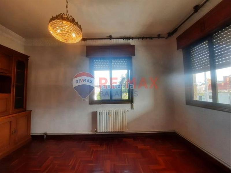 Foto cd02d03c-2907-41cc-b86c-bcc5b6ef238d. House with parking in Valadares - Beade Vigo