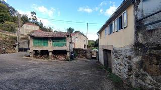 Casa  A abelenda. Muy cerca de la cañiza..dos viviendas..