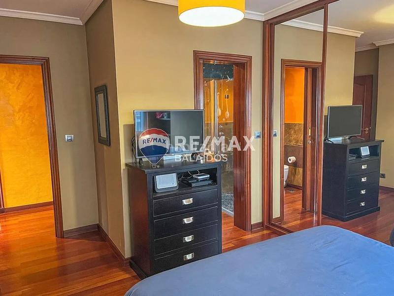 Foto 740189ce-28ce-4478-babb-5007c68a375d. Piso en O Castro Vigo