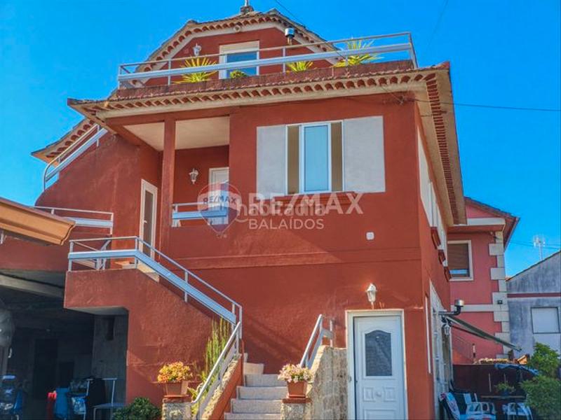 Foto 64b6a15d-8171-4c8f-aa1b-ed9d6e0c9dae. Casa ideal varias familias..casa con tres viviendas independientes en Vigo