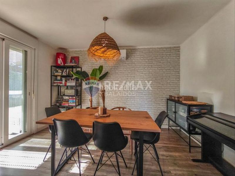 Foto e046c224-0745-441f-bc79-393637628462. Casa ideal varias familias..casa con tres viviendas independientes en Vigo