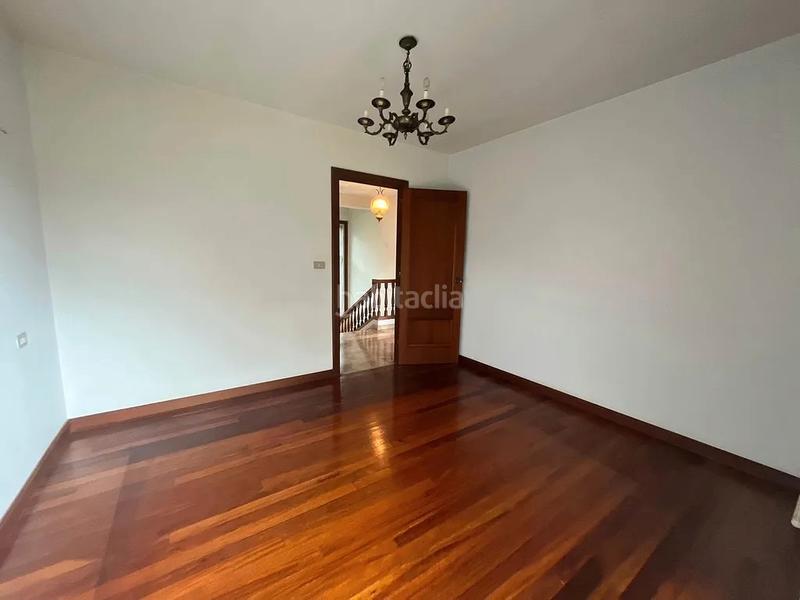 Foto f8a63c9a-0570-4387-b09e-8a55e930bf10. Casa adossada amb aparcament a Valadares - Beade Vigo