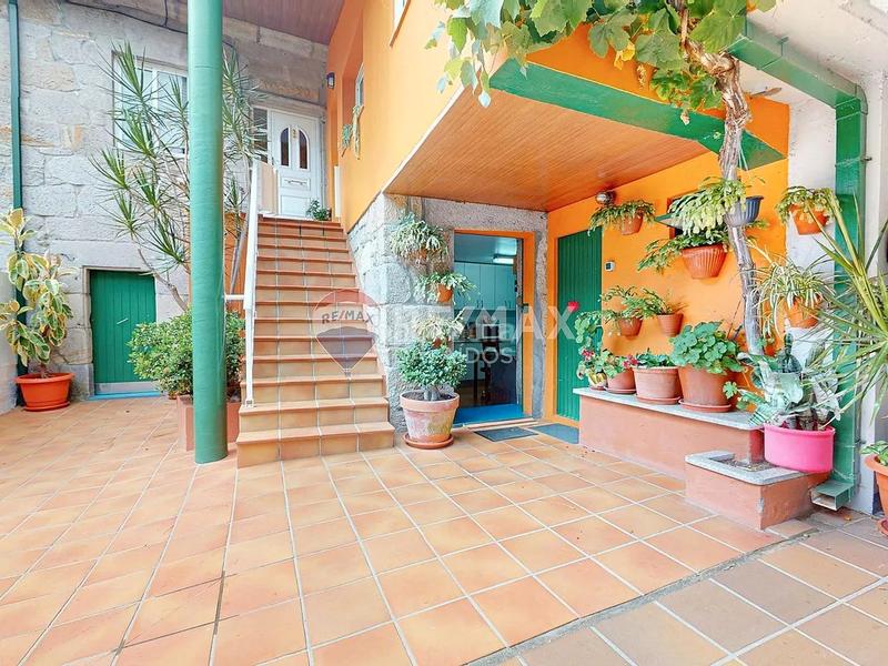 Foto 192f6150-1235-43b8-8ba7-98a7d21ba0b5. Semi detached house with heating parking in Sardoma - Castrelos Vigo