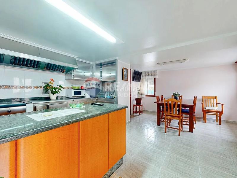 Foto 6c43c5ca-7236-4292-b1f4-32f3440a57f2. Semi detached house with heating parking in Sardoma - Castrelos Vigo