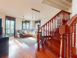 Zweistöckige Wohnung in Rúa da Falperra