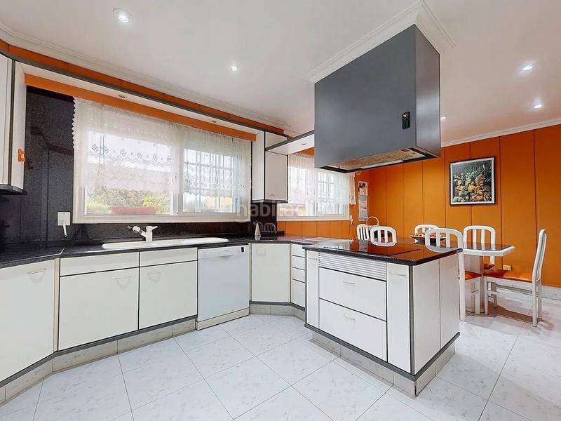 Foto 6744367d-6325-4716-b044-54a8feb249a6. Chalet avec chauffage parking piscine dans Porriño (O)