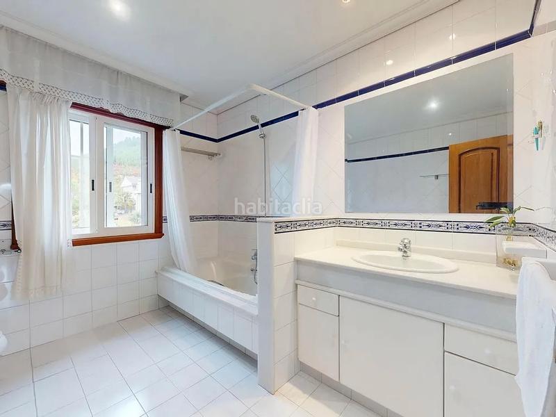 Foto aed0d5f2-83c1-452a-bb1c-0ab9462e317f. Chalet avec chauffage parking piscine dans Porriño (O)