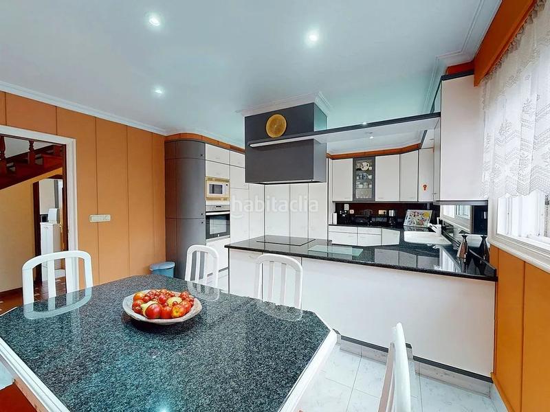 Foto d4cde263-4378-4c5f-9cbc-5b4e1740f333. Chalet avec chauffage parking piscine dans Porriño (O)