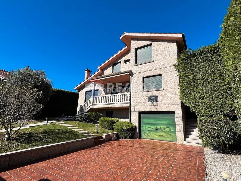 Foto 246bac5f-cb34-47c1-be82-6028047900d2. Xalet amb calefacció aparcament piscina a Tui