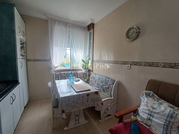 Foto b0a9c48d-a5e6-4755-81e1-1640bca8bbf8. Casa amb calefacció aparcament a Cañiza (A)