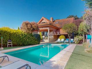 Casa  Piñeiro. Exclusivo chalet con piscina y jardín