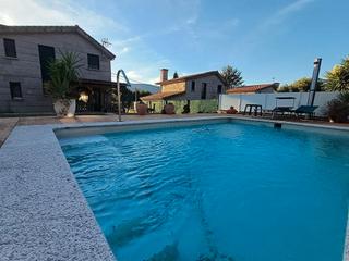 Chalet  Lugar a lenguda 12. Chalet en impecable estado con jardín y piscina