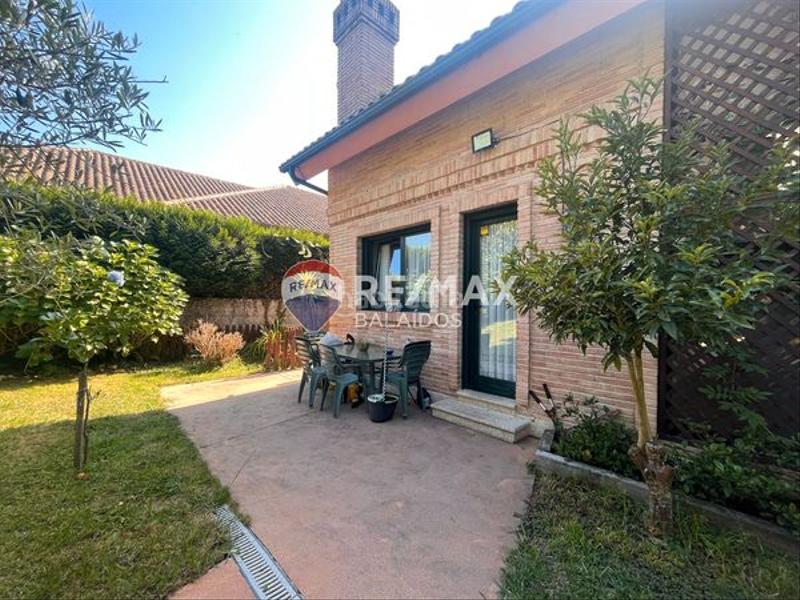 Foto a8bf97d8-a466-4d07-bf01-b9ff8ec95f02. Casa amb xemeneia calefacció aparcament piscina a Gondomar