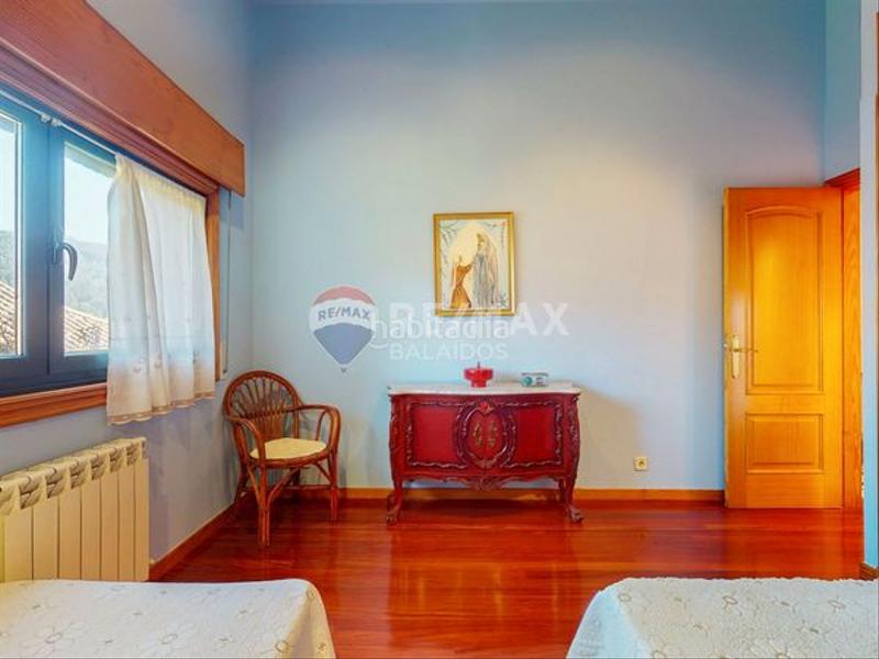 Foto a937ab1a-a53f-48dd-81c6-70d76df7dabc. Casa amb xemeneia calefacció aparcament piscina a Gondomar