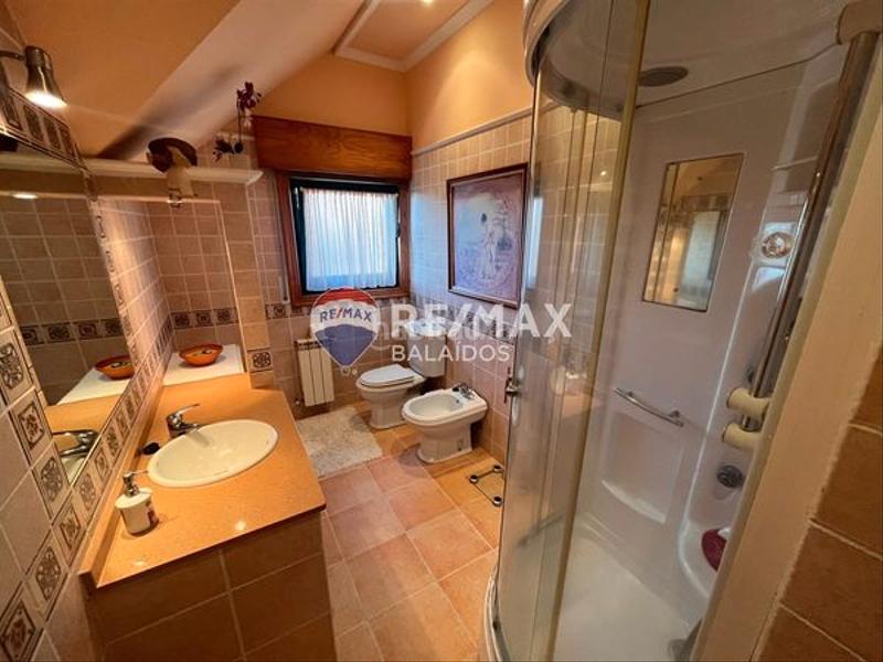 Foto cc1438dc-c39f-4af5-94cf-ba8d98000e31. Casa amb xemeneia calefacció aparcament piscina a Gondomar