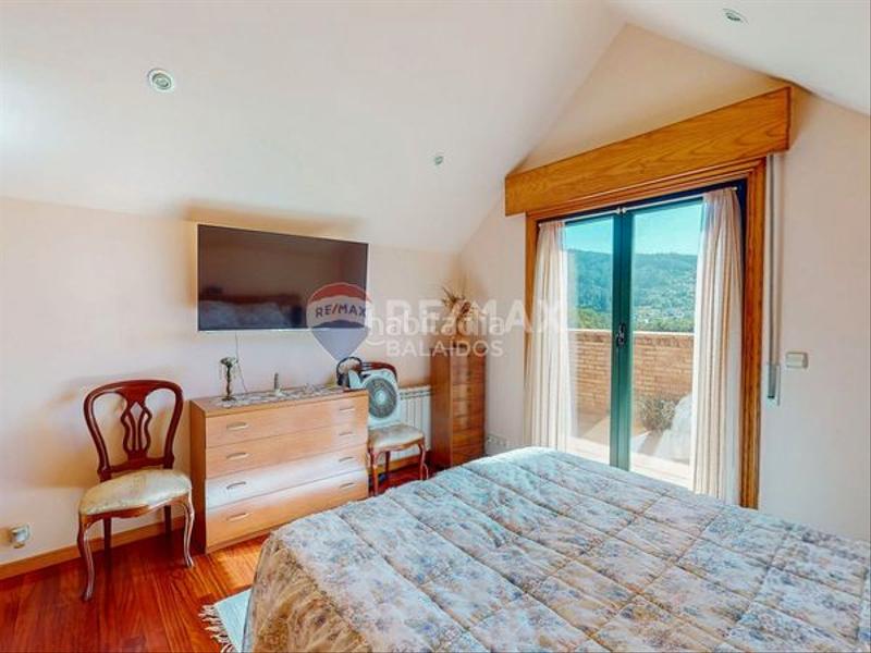 Foto df39a07d-4222-45b9-a2ee-d3bb56005374. Casa amb xemeneia calefacció aparcament piscina a Gondomar